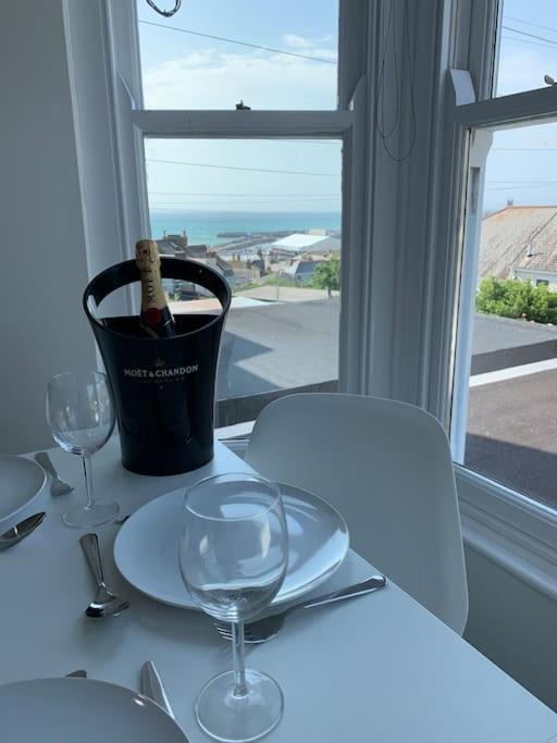 Stunning 2 Bed Apartment With Sea Views, Penzance Exterior foto
